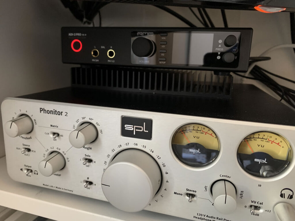 Phonitor 2 (bottom), heatsink and RME ADI-2 Pro FS R Black Edition